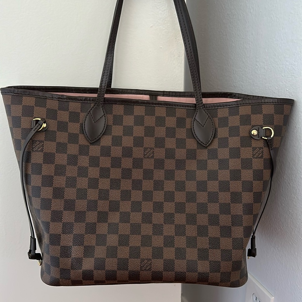 Louis Vuitton MM Neverfull
